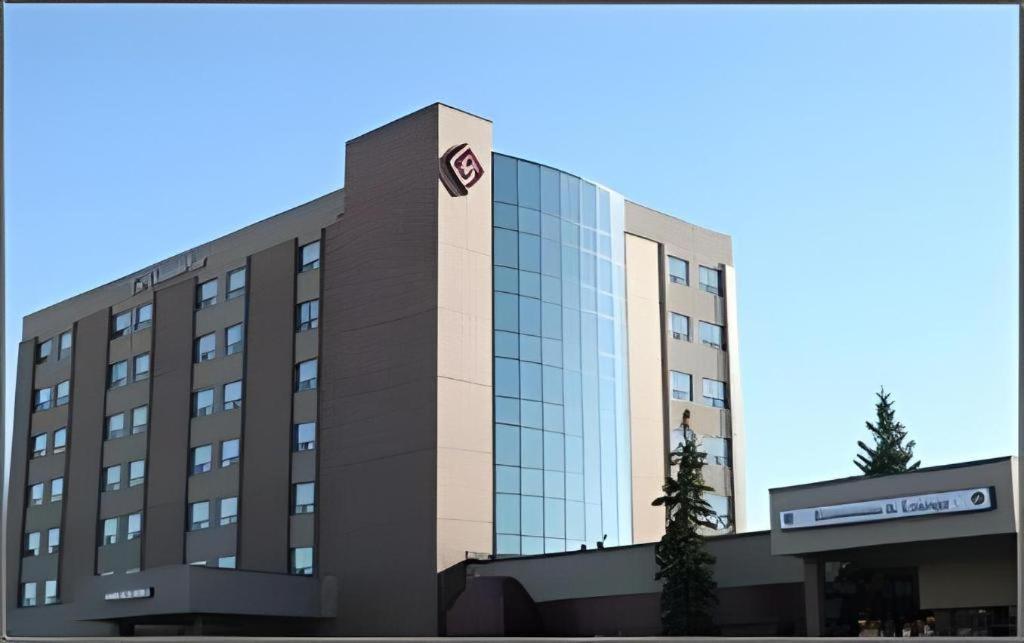 The Glenmore Inn & Convention Centre YYC Exterior foto