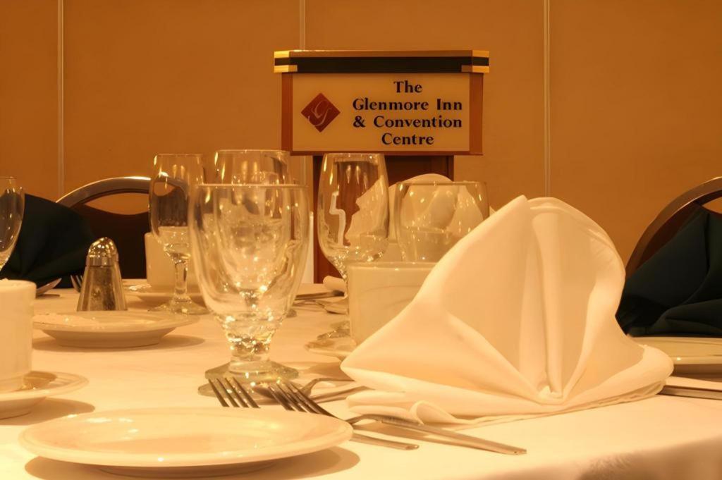 The Glenmore Inn & Convention Centre YYC Exterior foto